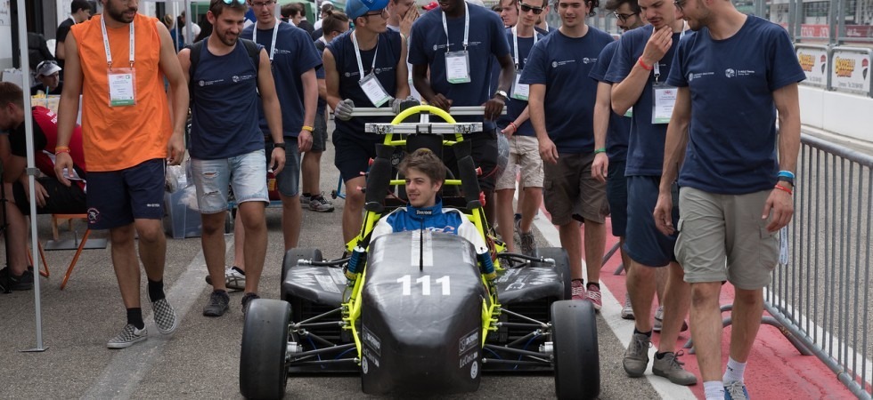 Premiata la monoposto elettrica realizzata dalla scuderia dell'Università di Trento: "E-Agle Trento Racing Team"